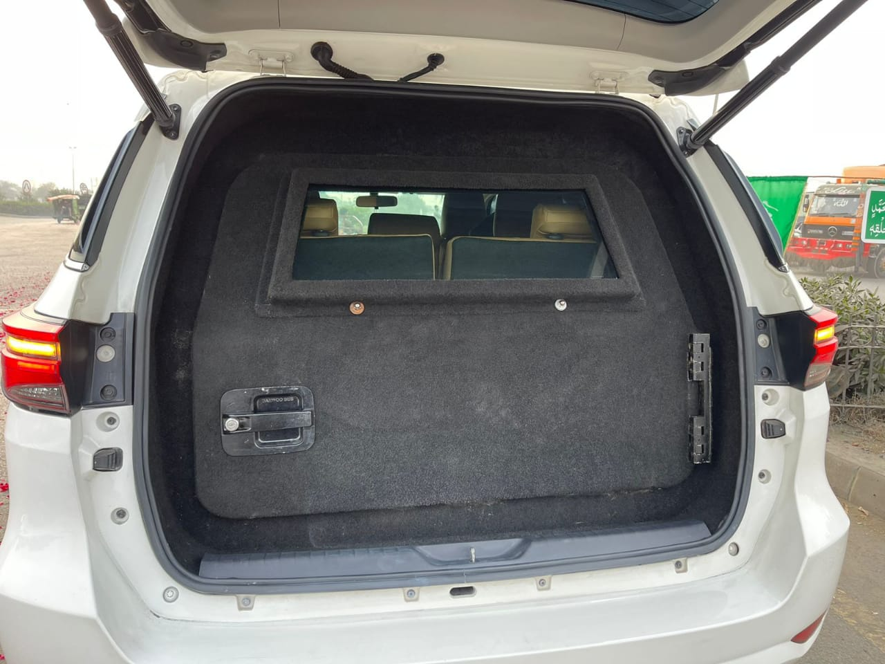 Toyota Land Cruiser Prado Armoured B6 (White) - view 3