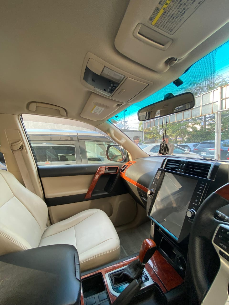 Toyota Land Cruiser Prado TX (White) - view 4