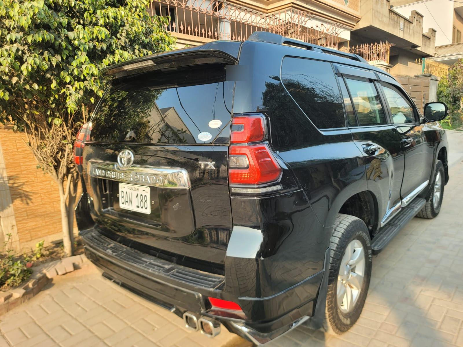 Toyota Land Cruiser Prado TX (Black) - view 4