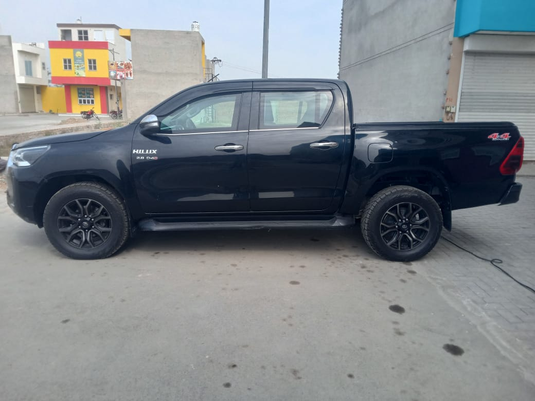 Toyota Hilux Revo Armoured Escort (Black) - view 3