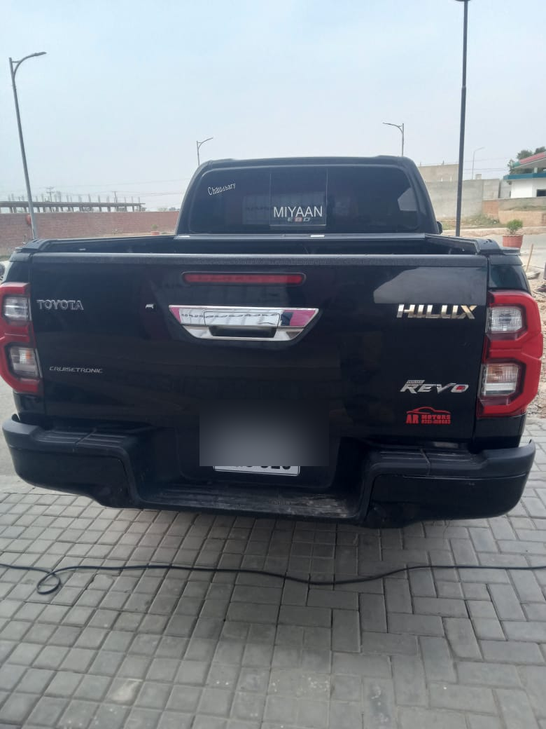 Toyota Hilux Revo Armoured Escort (Black) - view 4