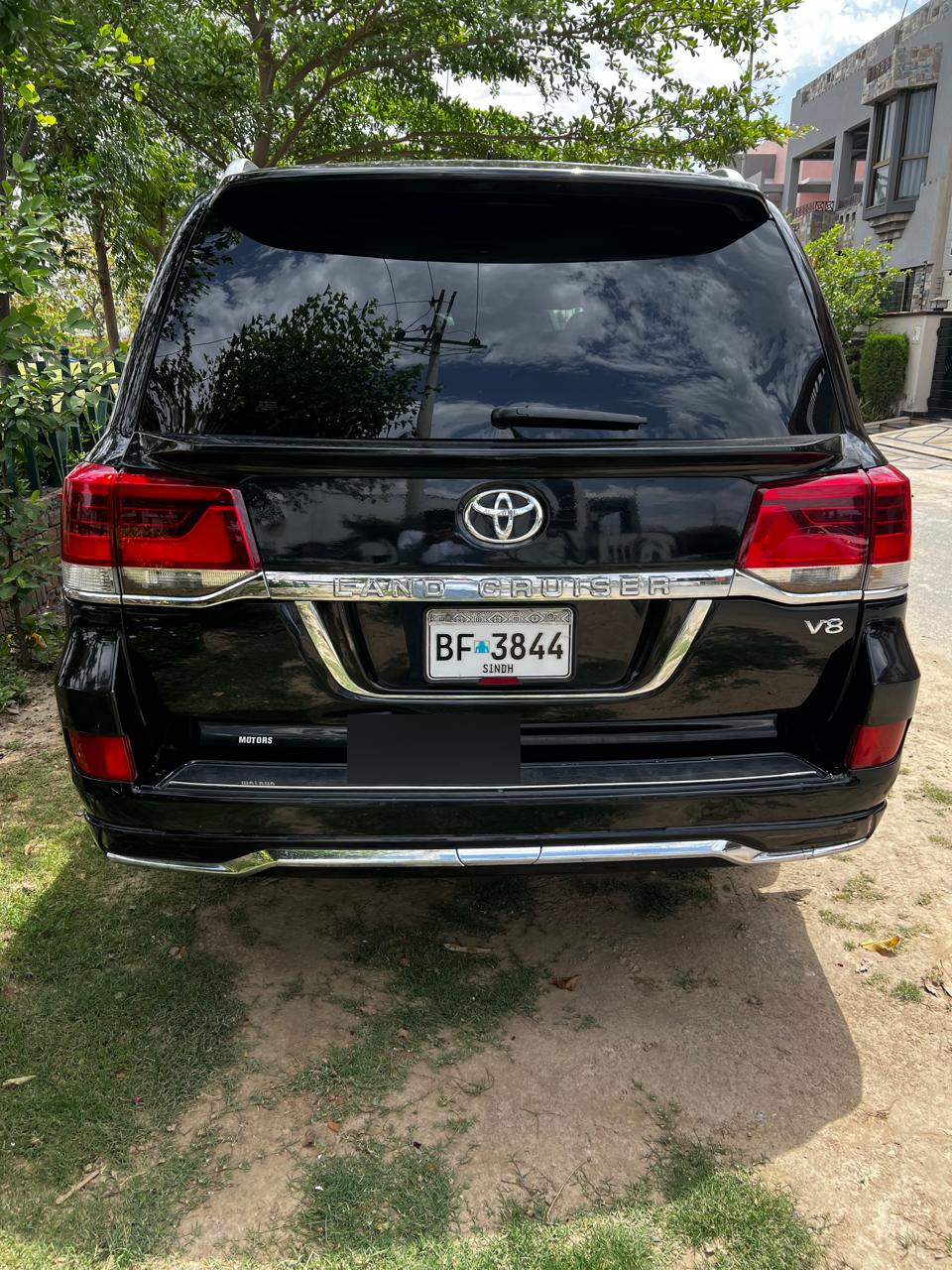Toyota Land Cruiser V8 ZX (Black) - view 3
