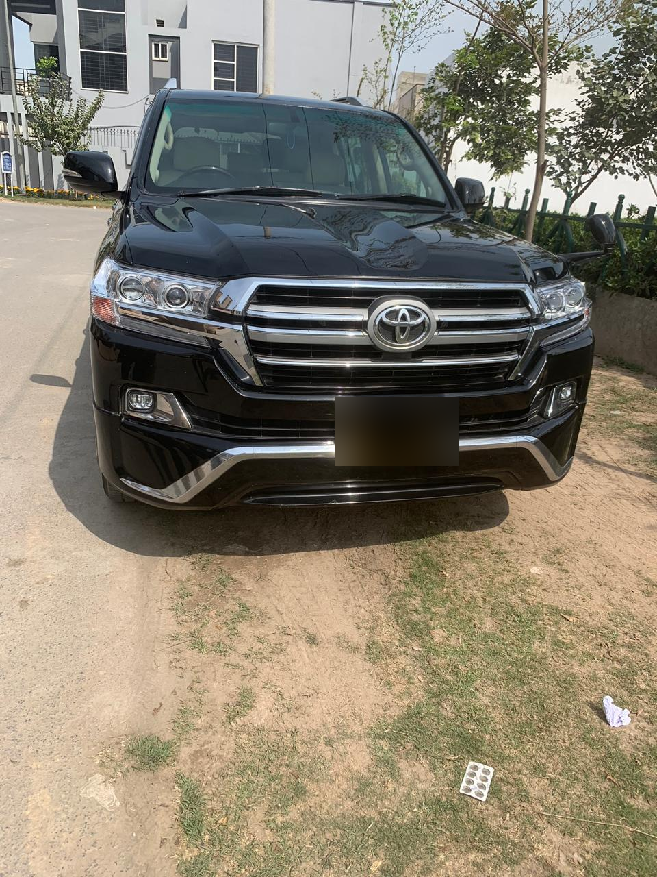 Toyota Land Cruiser Armoured White